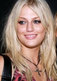 Leslie Carter's Instagram, Twitter & Facebook