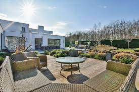 In 2021, he appeared in the television show de verraders. Binnenkijken Bij Jorgen Raymann Die 2 4 Miljoen Euro Vraagt Voor Zijn Almeerse Villa Met Zwembad