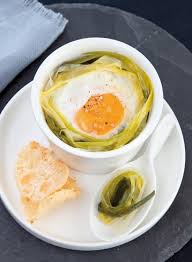 Oeuf Cocotte A La Fondue De Poireaux Tuile Au Parmesan Recette Recettes De Cuisine Recette Oeuf