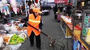 Ikuti saja delapan langkah ini dan tentunya dibarengi dengan kerja keras. Jutawan Ini Memilih Jadi Tukang Sapu Jalanan Untuk Berikan Contoh Pada Anak Anaknya Tribun Sumsel