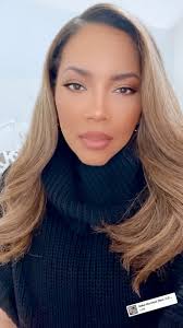 ☀️ It’s warming up… feels like it’s time to do something different with my  hair, though IDK if I want to cut, color or both. 🤔 Tag your fave  #dallashaircolorist #dallashairstylist below 👇🏽