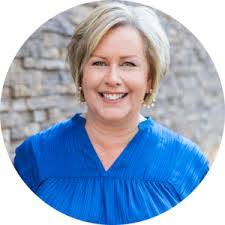 Courtney Mcelveen's Instagram, Twitter & Facebook