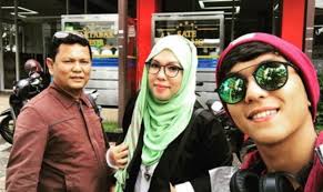 Pada mac lalu, penyanyi yang terkenal dengan lagu ku rela dibenci itu dilanda kontroversi apabila sebuah video seorang individu didakwa miripnya sedang. Ibu Dakwa Aiman Tino Dikongkong Kekasih