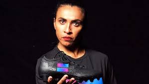 A notícia foi divulgada por elas mesmas nas redes sociais. Marta Adota Simbolo Da Campanha Go Equal Em Suas Chuteiras Por Igualdade De Genero No Esporte Conexao Planeta