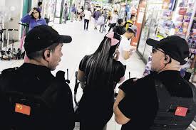 Check spelling or type a new query. Quienes Son Los Guardias De Negro Que Patrullan Los Recodos Del Barrio Meiggs La Tercera