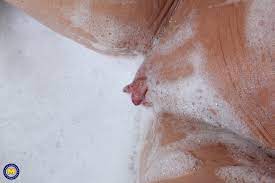 Rose Kelly Washing Her Nipples – Porn Photos Sex Videos