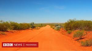 Gurun di wilayah utara dikenal dengan sebutan gurun sahara (± 9.065.000 km²), membentang dari senegal di barat hingga kenya di timur. Tersesat Di Pedalaman Australia Gurun Gersang Yang Tak Bisa Dihuni Bagaimana Cara Bertahan Hidup Bbc News Indonesia