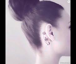 Voir plus d'idées sur le thème tatouage derriere oreille envie d'un tatouage rose femme ? Tatouage Derriere L Oreille Fleur Terrafemina