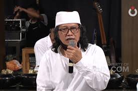 Viva selasa 10 november 2020 habib rizieq shihab akhirnya tiba di tanah air usai 3 5 tahun tinggal di arab saudi. Reacting To The Deaths Of 6 Members Of The Fpi Army Cak Nun Urges Jokowi To Hold Dialogue With Habib Rizieq Exbulletin