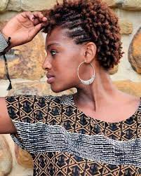 Fetes De Fin D Annee Idees De Coiffure Pour Cheveux Afro Cheveux Afro Cheveux Crepus Court Coiffure Nappy Cheveux Court