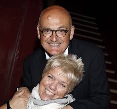 Feb 22, 2021 · mimie mathy parle de sa maladie et de ce qui ne l'a pas fait grandir mimie mathy fait les beaux jours de tf1 depuis plus de 20 ans. Mimie Mathy Dix Ans D Amour Avec Son Mari Benoist Gerard Terrafemina