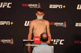 Deneyimli ve daha ağır bir boksör olan yeni bir yedek rakibini reddetmemiş olsaydı. Ufc Fight Night Picks Full Card Ufc Fight Island 5 Odds Sports Gambling Podcast