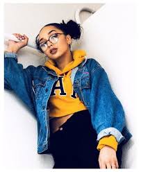 Pin By Monica Citlalli On Oi21 Preview Denim Jacket Outfit Hoodie Outfit Yellow Hoodie
