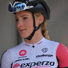 Alicia franck en lotte kopecky probeerden cant te volgen maar de kempense diepte meter per meter de kloof uit. Alicia Franck Photos Facebook