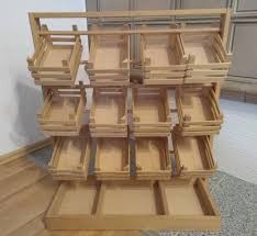 Für die freie aufstellung im geschäft können sie sich für regale für gemüse und obst mit mittelwand und regalablagen auf beiden seiten entscheiden. Kaufladen Regal Holzkisten Tresen Verkaufstheke Gemuse Und Obst Regal Br Br Sehr Guter Kaufladen Regal Holzk Obst Regal Verkaufstheke Holzkisten Regal