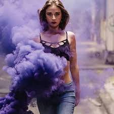 Ulterior, același lucru poate fi încercat în poza pe o parte, în spate, iar apoi în poziția misionarului în care va fi cel mai greu să controlați acest proces. Fumigene Colorate Pentru Sedinte Foto Pyrotehnic Events Facebook