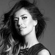 Her recordings have consistently sold well and her global concert tours are consistent sellouts. Ana Moura Topic Youtube