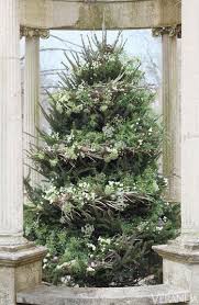 Well Arranged Holiday Displays Christmas Tree Garland Christmas Inspiration Tree Garland
