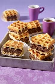 Leckere Haselnuss Schoko Creme Zwischen Zwei Waffeln Dieser Susse Snack Sieht Nicht Nur Aus Wie Hanuta Sondern Sc Lecker Einfacher Nachtisch Kuchen Und Torten