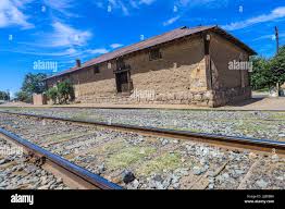 Train tracks, railway and old adobe train station in Esqueda, Mexico.  Pueblo Esqueda in the state of Sonora Mexico. (© Photo Luis Gutierrez by  NortePhoto.com) Vias de tren, Vía férrea y antigua