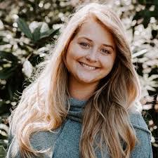 Kelly Newell's Instagram, Twitter & Facebook