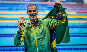 No uol news olimpíadas (01/08), michelle lenhardt conta as dificuldades que bruno fratus teve desde os jogos olímpicos do rio, a perda de patrocinadores e o caminho até a medalha, explicando o beijo após a final olímpica. 5pw4yqzcinv7im