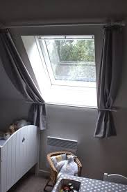 Vorhange Schrage Fenster Nahen Moderne Deko Idee Lofty Idea Dachfenster Deko Gardinen Die Gardinen Fur Dachfenster Dachfenster Dachschrage Fenster