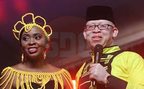 Mwaura isaac maigua is a kenyan politician, a disability advocate and currently a nominated senator in the kenya's senate. Keep Off My Husband Senator Isaac Mwaura S Wife To Flirty Women
