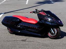 ライトカスタムでマグザムをラグジュアリーに彩るワザがgotty流 プロが造るカスタム バイクブロス マガジンズ マグザム マグザム カスタム ビックスクーター