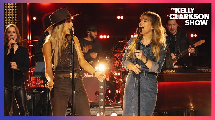 Lainey Wilson & Kelly Clarkson Duet 'Country's Cool Again' | Kellyoke