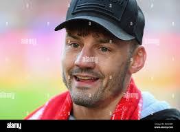 Jon Champion's Instagram, Twitter & Facebook