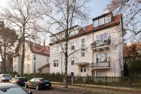 Menschen aus 186 staaten leben in der hauptstadt und sorgen mit ihren mannigfaltigen einflüssen dafür, dass sich berlin so wundervoll weiterentwickelt. Wohnung Kaufen In Berlin Zehlendorf Bergengruenstrasse 25 Mehr Auf Www Accentro De Immobilien Wo Immobilien Wohnung Eigentumswohnung Kaufen Wohnung Kaufen