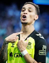 🚨🇧🇷 Andrey Santos rejected a Saudi proposal in the summer. Santos  refused the base salary of £6.9 million per year, around five times more  than what he currently receives at Chelsea. 🤯 (@