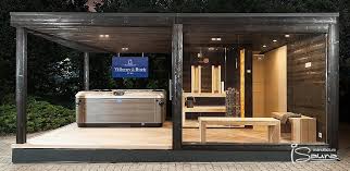 Eric kant likes to work with symmetrical designs and that symmetry has created an awesome setting for this pool walkway that leads from the indoor living. Komfort Saunahaus Mit Whirlpool Sauna House Sauna Design Outdoor Sauna