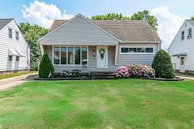 29736 Phillips Ave, Wickliffe, OH 44092