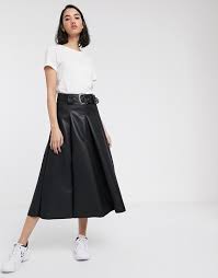 Elle offre un double zip argenté posé. Jupe Crayon Noire En Similicuir Ajouter A La Wishlist Supprimer De La Wishlist