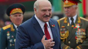 Us president joe biden described the actions of the belarusian authorities as outrageous, saying they were shameful assaults on both political dissent and the freedom of the press. Bielorussie Loukachenko Face A Une Opposition Inedite Pour La Presidentielle Les Echos
