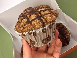 Dunkin donuts menu includes their famous variety of donuts along with other baked goods including munchkins, bagel sandwiches, croissant sandwiches, deluxe grilled cheese, muffins, big n' toasted, coolatta, coffee and many more. Dunkin On Twitter Do You Know The Banana Chocolate Chip Muffin Man Http T Co Hdmyqfolyf