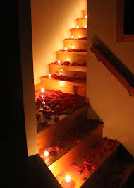 14 Romantic Ways To Use Rose Petals Petal Garden Blog Pinned By Wootandhammy Com Thoughtful Romantic Room Surprise Romantic Room Romantic Room Decoration