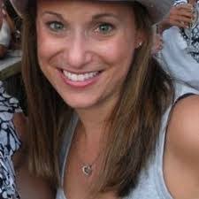 Robyn Fink's Instagram, Twitter & Facebook