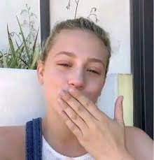 Merry Christmas in advance to all of you! I hope many of you have a  surprise Christmas gift for me, Kaley Cuoco." I love you all 💞 💞 💞 💞