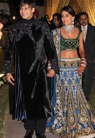 Vivek Oberoi S Wedding And Reception Photos Weddingsutra Attended by a mix of bollywood celebrities and political party leaders, their grand wedding got everybody talking. vivek oberoi s wedding and reception