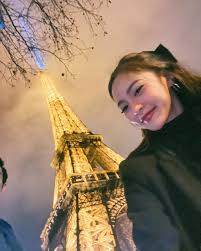 Philippine Star - 'CHIURISTA AT PARIS' 🇫🇷 Actress Kim Chiu took to social  media on Thursday to share snaps of her taken in Paris, France with the  iconic Eiffel Tower at the