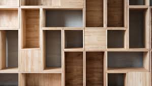 Anschließend werden die hölzer auf die dübel auf einer der langen holzplatten gesteckt und behutsam zusammengetrieben. Regale Selber Bauen Selbermachen Macht Spass Sat 1 Ratgeber