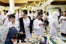 Pejabat pengarah, tingkat 1, kompleks pendidikan perubatan canselor tuanku jaafar, hospital canselor tuanku muhriz (hctm). Hari Bersama Pelanggan Di Dewan Tuanku Canselor Upsi Upsi Perpustakaan Tuanku Bainun