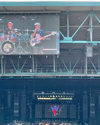 Another amaze night of music! @bluestraveler @jewel who blew the socks off  of Everyone! Holy moly!! Had her son