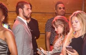 202,182 likes · 91 talking about this. Caras Carolina Deslandes E Diogo Clemente Namoram Numa Saida A Dois