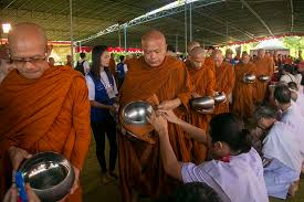 Hari waisak juga dikenal dengan nama visakah puja atau buddha purnima di india, saga dawa di tibet, vesak di malaysia, dan singapura, visakha bucha di thailand, dan vesak di sri lanka. Hari Raya Waisak Apa Itu Waisak Dan Bagaimana Umat Buddha Merayakannya Halaman All Kompas Com