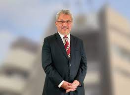 Tan sri azman mokhtar dan lembaga pengarah khazanah nasional tawar lepaskan jawatan… Tan Sri Azman Mokhtar Appointed Chairman Of Utm Board Berita Mcoba