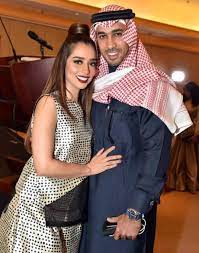 أعلنت الفنانة اليمنية بلقيس احمد فتحي، يوم الاحد، قيامها بـ رفع قضية خلع ضد زوجها رجل الأعمال السعودي سلطان عبد اللطيف. ÙƒÙŠÙ ØªØ¹Ø±ÙØª Ø¨Ù„Ù‚ÙŠØ³ ÙØªØ­ÙŠ Ø¹Ù„Ù‰ Ø²ÙˆØ¬Ù‡Ø§ Ellearabia